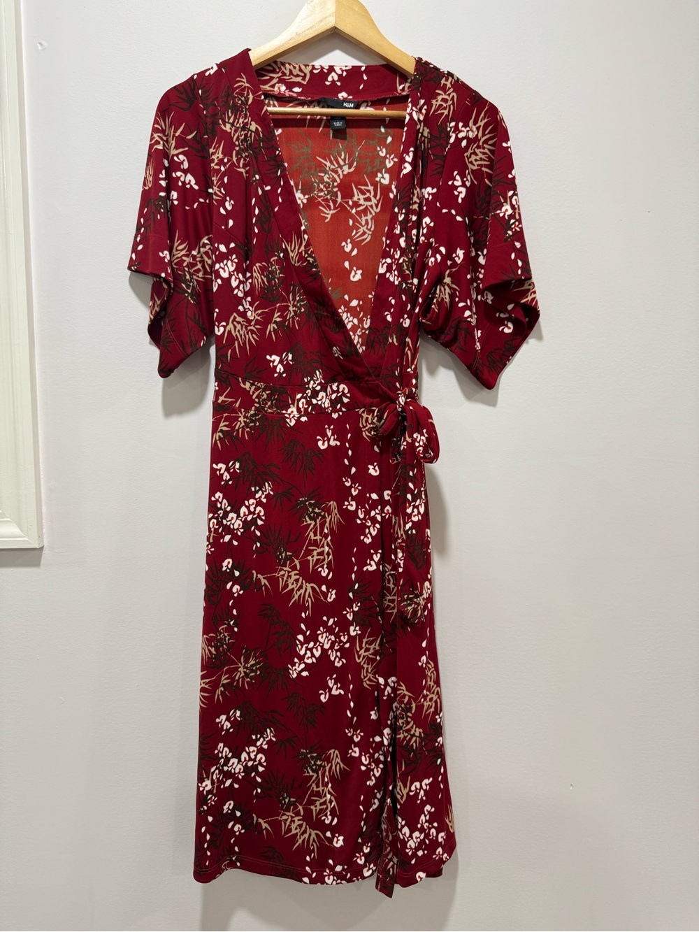 H&M Burgundy Floral Wrap Midi Dress V Neck Side Tie Cutout Sleeve Size 6 36